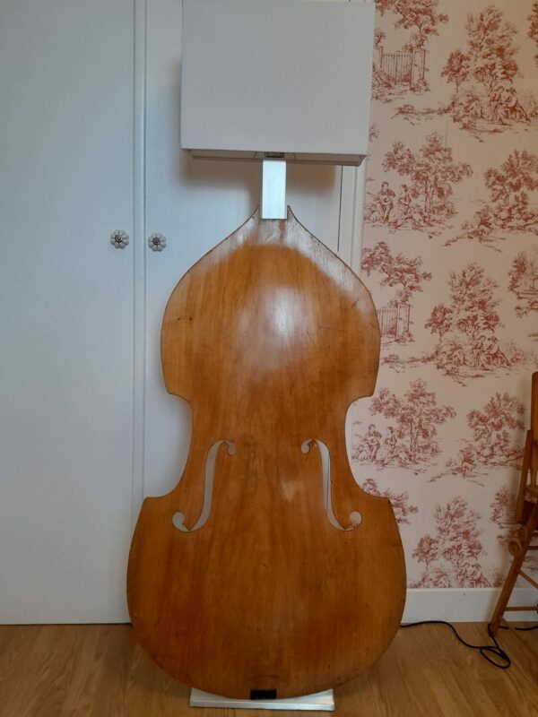 Lampe table de contrebasse – Image 3